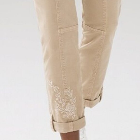 WHBM $110 EMBROIDERED Mid-Rise Pret-A-Pedi Crop Pants 12R - Picture 8 of 12